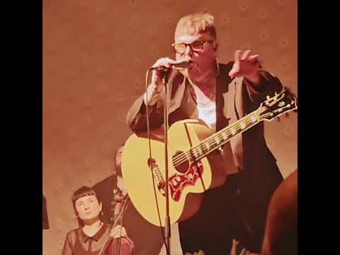 Robbie Williams makes surprise appearance at Lottery Winners Burning House Party!