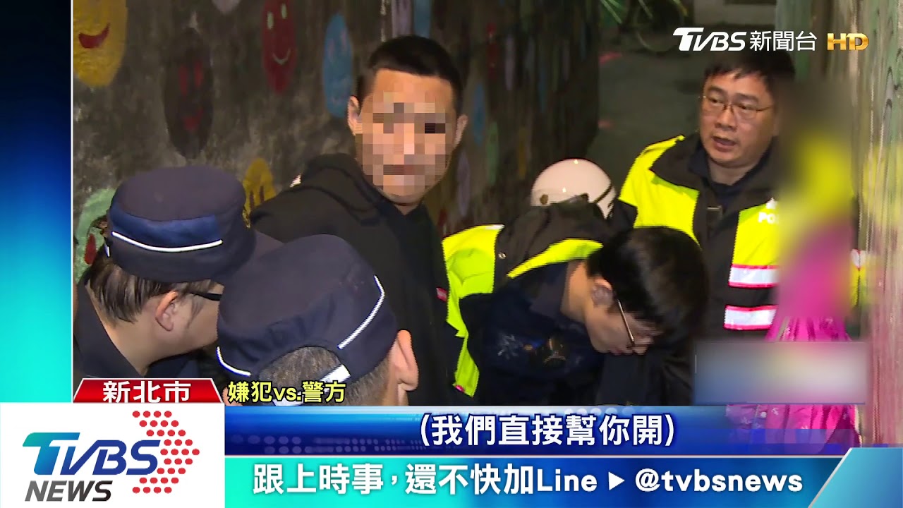 騎士拒檢逃！鑽死巷「卡」欄杆　警圍捕逮人