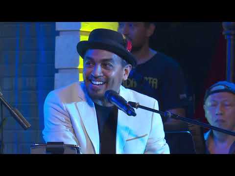 Glenn Fredly (Celebration of Love) at Avenue of the Stars Lippo Mall Kemang
