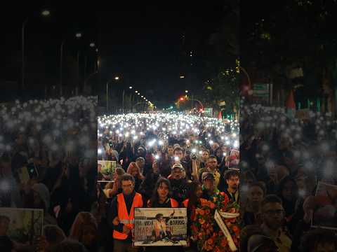 Cientos de linternas de móviles se han encendido en la marcha por Maricarmen #shorts