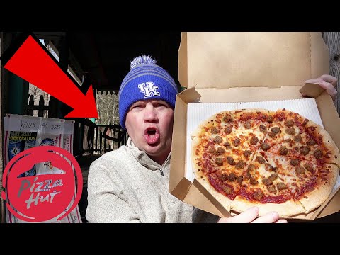Pizza Hut Beyond Italian Sausage Pizza (Reed Reviews)
