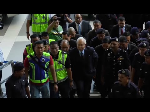 القبض على رئيس الوزراء الماليزي السابق بتهمة الفساد وغسيل الأموال…