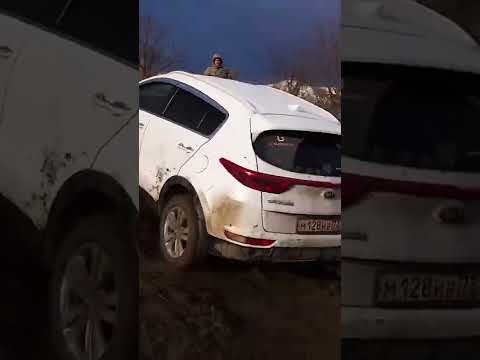 KIA SPORTAGE vs LAND CRUISER 😲 #shorts #suvoffroading #kiasportageoffroading #landcruiseroffroading
