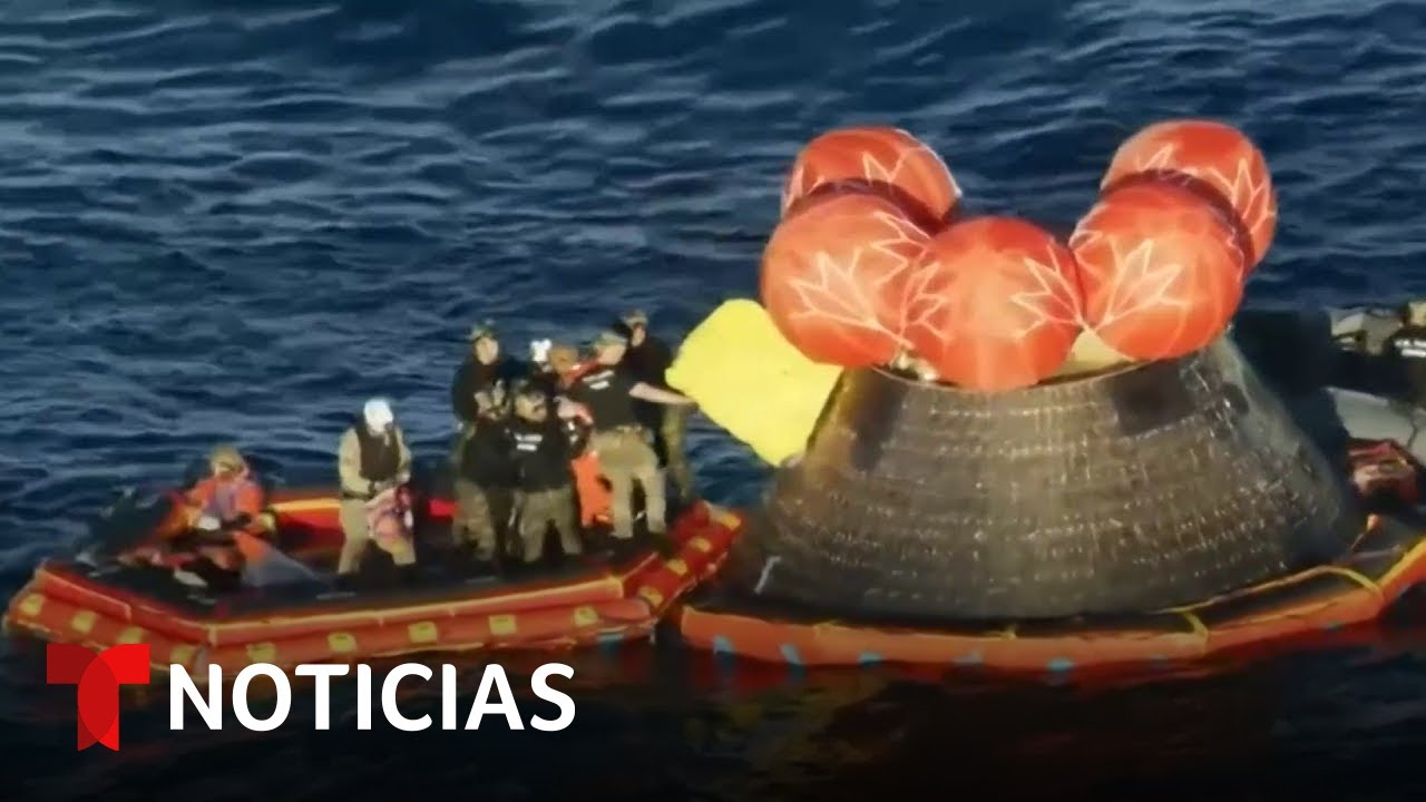 Los astronautas de Artemis II salen de la nave Orion tras el amerizaje