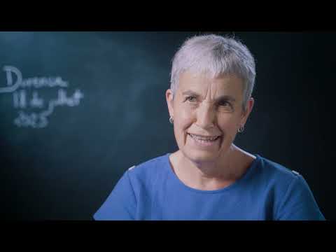 Las femnas dintravan pas a l'aubèrja