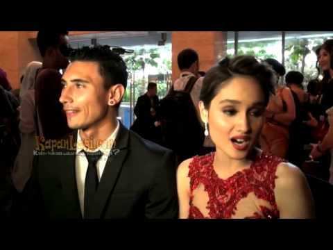 download lagu mp3 mp4 Ariana Grande Dan Cinta Laura, download lagu Ariana Grande Dan Cinta Laura gratis, unduh video klip Ariana Grande Dan Cinta Laura