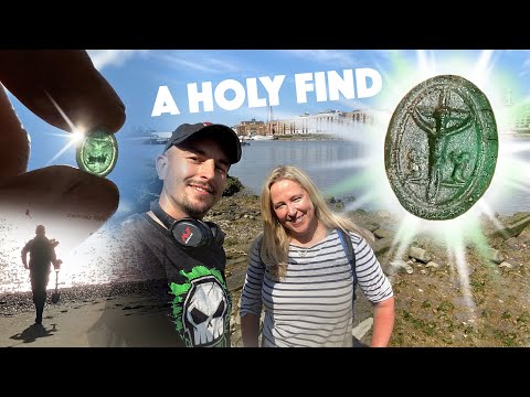 I can't believe I found this EMERALD Intaglio Mudlarking the River Thames!