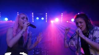 ICON FOR HIRE - Too Loud (acoustic feat. Linda from Halflives) live in Budapest