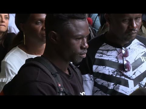 Migrant 'hero' awarded French residency card