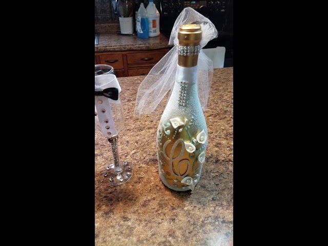 Vídeo relacionado con 2 Piezas Ubiertas para Botellas de Vino para Novios y Novios, Decoraciones de Botellas para Bodas, para San Valentín, Boda, Compromiso