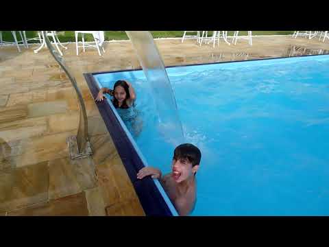SARA OUVERNEY E MARCOS BUZZI CURTINDO PISCINA EM CANÇÃO NOVA. 25.11.2017