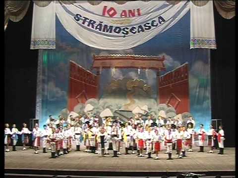 Ansamblul de dansuri populare - "Strămoşeasca"