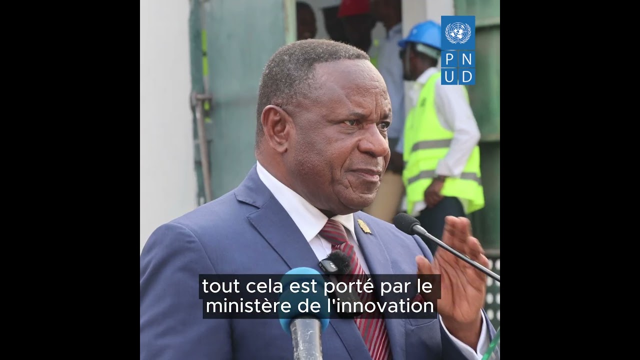 Pose de la première pierre de la Maison Unipod