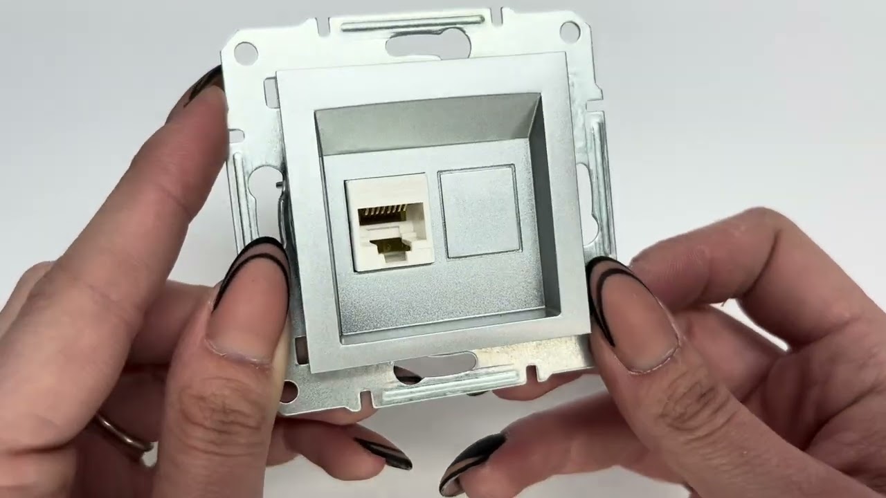 Розетка одинарная компьютерная RJ-45 SCHNEIDER Asfora алюминий EPH4300161