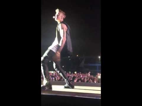 JUSTIN BIEBER BELIEVE TOUR ISTANBUL 02.05.2013 ONE LESS LONELY GİRL