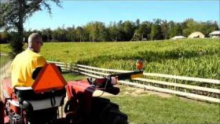 preview picture of video 'Experience the Magic of a Buford Corn Maze Hayride!'