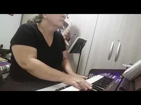 Hino 35 tocando no sax baixo e Órgão Tokai T1