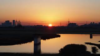 多摩川の日の出とロマンスカー