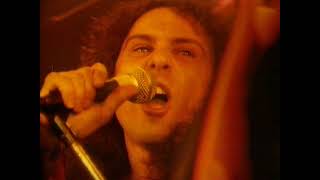 Kadr z teledysku Neon Knights tekst piosenki Black Sabbath