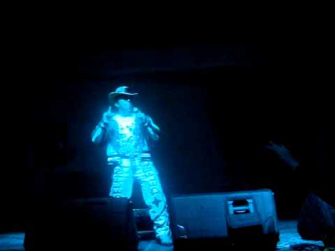 Delfin - Todo hombre es un minero en Bogotá