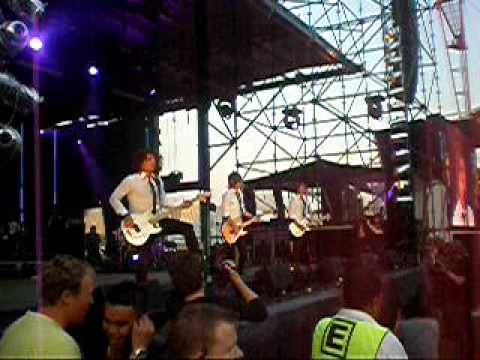 New Empire-colours of black and white- nite performance