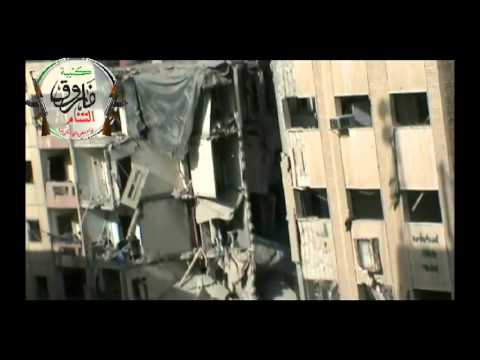 تصاعد الدخان نتيجة استهداف قسم جوبر من قبل كتيبة فاروق الشام خلال معركة العرفان في حي جوبر في مدينة دمشق