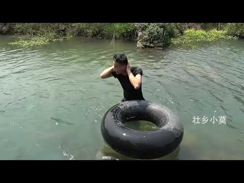 小莫发现河里有大货，撒一张大网下去，收获十几斤河鱼，要发财了