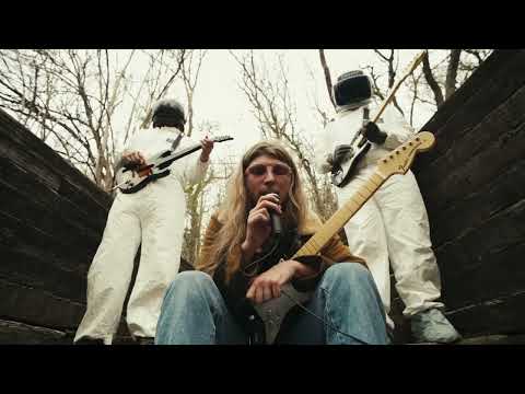 Dexter and The Moonrocks - Space Invader (Official Video)