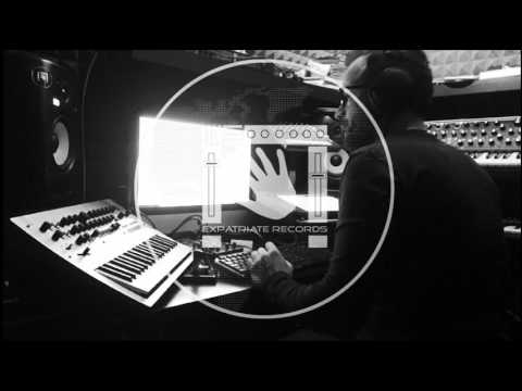 Niko Favata live mixing techno song with (Korg Minilogue - Moog Sub 37 - Roland Tr 8)