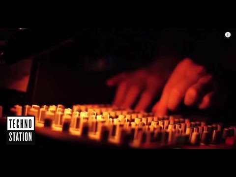 Veitengruber - Diamonds & Dust (feat. Nat the Cat)  [Take Away]