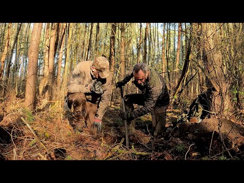 Berlin's battlefield - Digging out Foxholes filled with WW2 relics