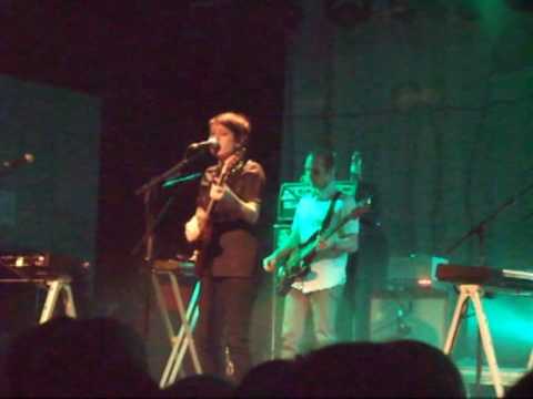 Tegan and Sara @ Astra, Berlin - e-mail story,a bra for Sara and The Ocean