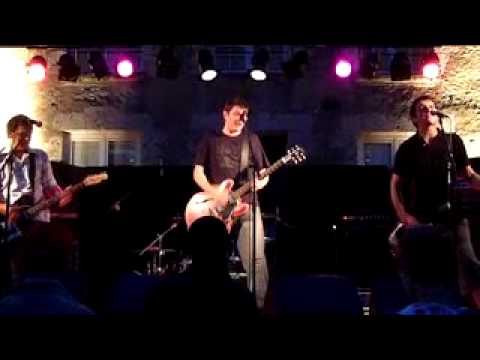 Gravity Slaves - 'Rocky TV' (live)