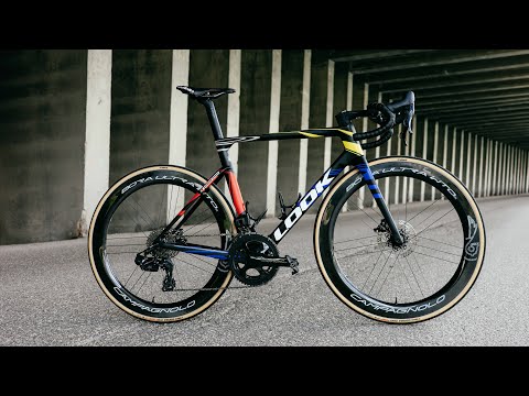 795 Blade RS Iconic Black Radial