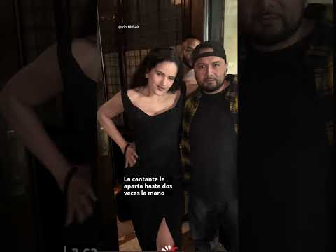 El incómodo momento de Rosalía con un fan