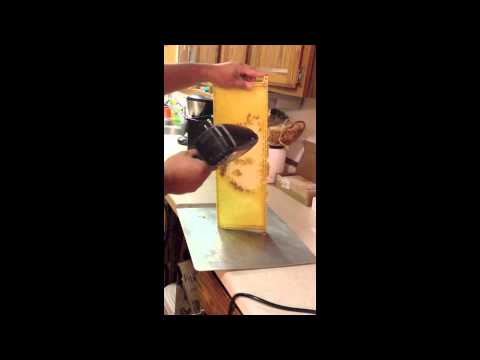 Uncapping honey using a heat gun at Applewood-ranch.net