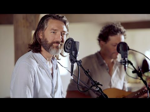 HIER OM DE HOEK - Live sessie - (Mensen Kinderen, De Brugwachter en Ochtendmist)