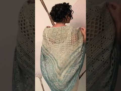 Crochet This Gorgeous, Beginner Friendly Summer Shawl – Adamas!