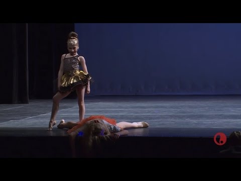 download lagu mp3 mp4 Fan Favorite, download lagu Fan Favorite gratis, unduh video klip Fan Favorite