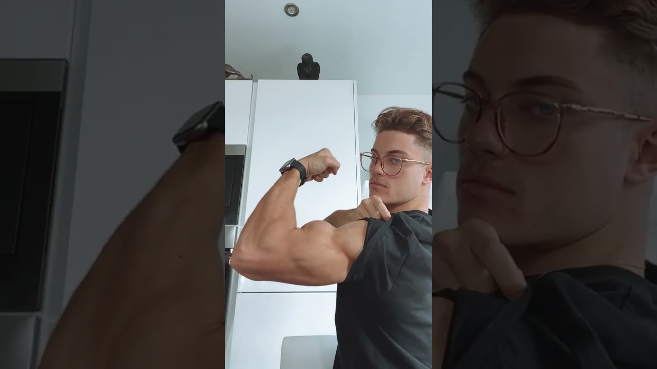 Muscle Nerd / Teen bodybuilder  / flexing  Arms #shorts