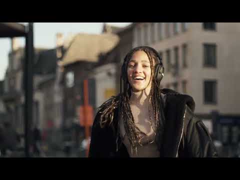 Yevgueni // "Ze danst gewoon op straat"