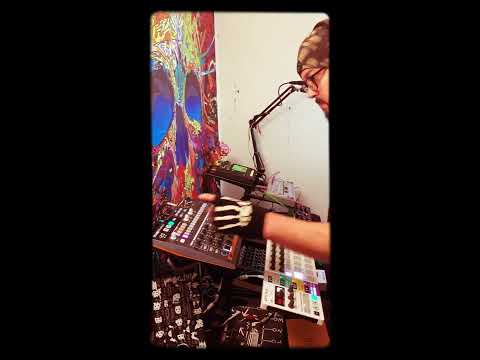 Gameboy 8bit acid techno jam TD-3 Drumbrute