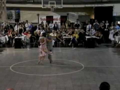  Fabian Peralta  and  Virginia Pandolfi  are  dancing  to  the  tango  "  La Tupungatina  "