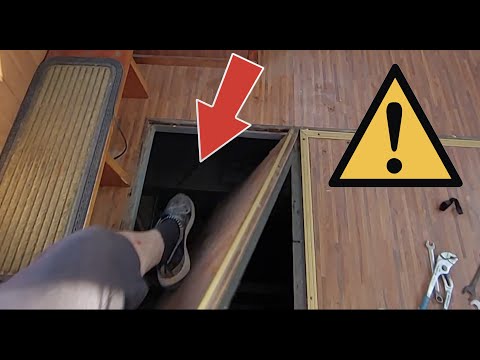 My First Accident on the Boat - Day 3 (Pt.1) - Vintage Yacht Restoration Vlog