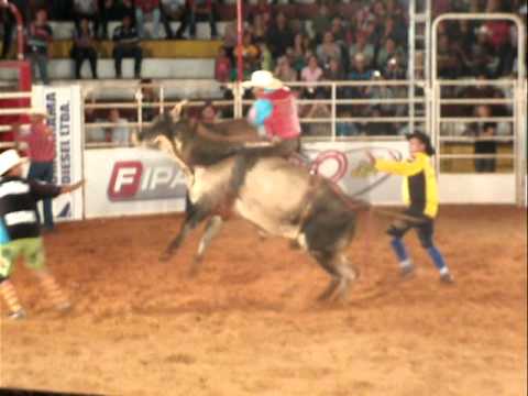 (Porquinho vs Jakata da California) Rodeio de Douradina 2011.