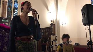 Tutuşmuş Beraber ( küçük bir kuple )