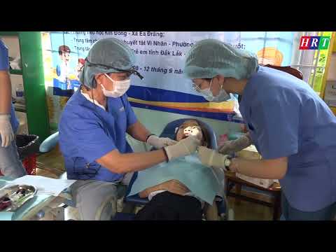 kham-chua-benh-nhan-dao-tai-truong-tieu-hoc-kim-dong-xa-ea-drang