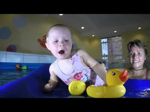 Babyschwimmen mit Gretel und Jonas