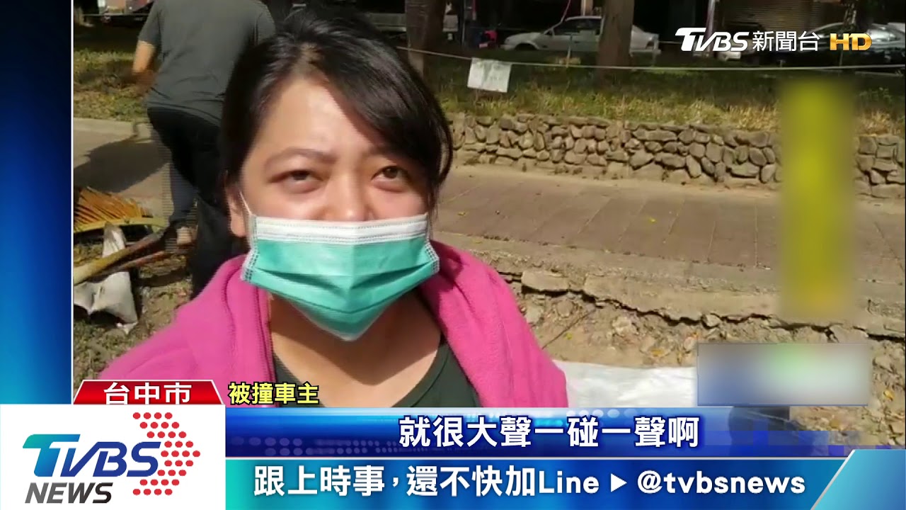深夜駕車疑恍神!休旅車自撞翻覆 波及2車