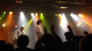 The Darkness - Givin' Up (Live At The Roadmender Dec 2013)